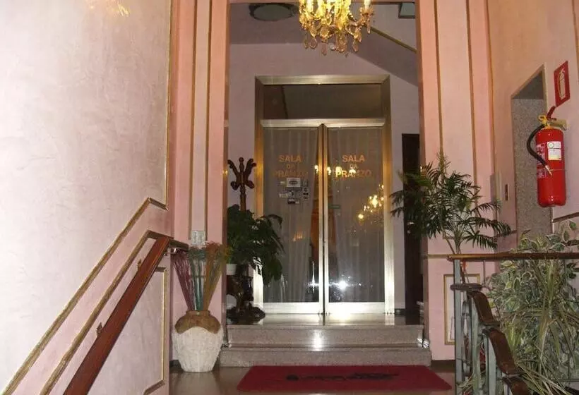 هتل Albergo Parmigiano