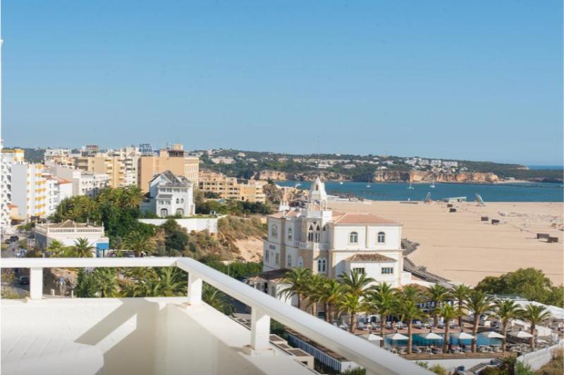 ホテル Avenida Praia