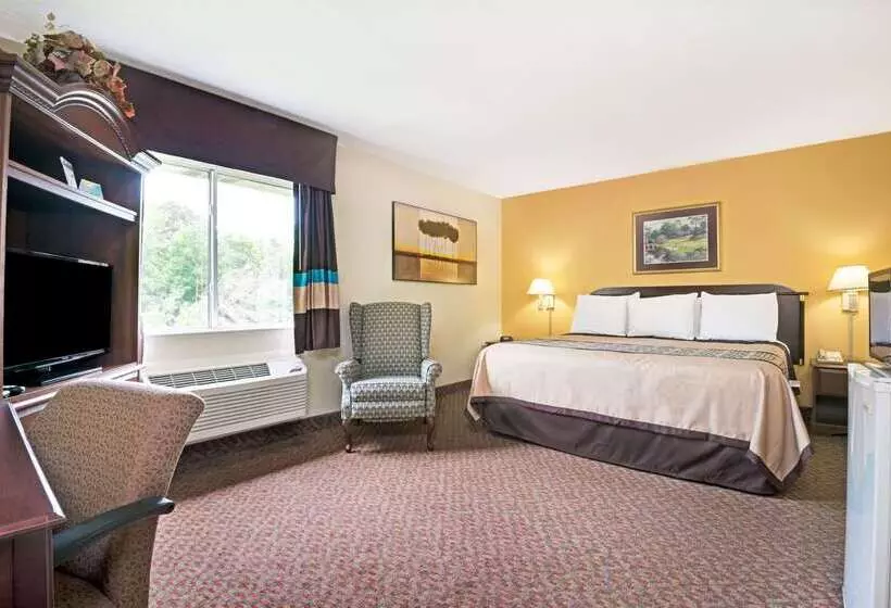 Hotelli Days Inn & Suites By Wyndham Siler City