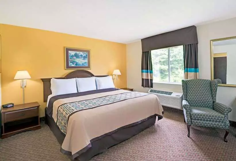 Hotelli Days Inn & Suites By Wyndham Siler City