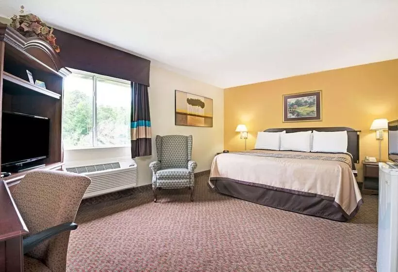 Hotelli Days Inn & Suites By Wyndham Siler City