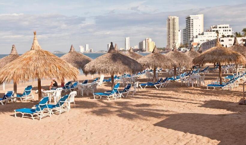 בית מלון כפרי El Cid Marina Beach