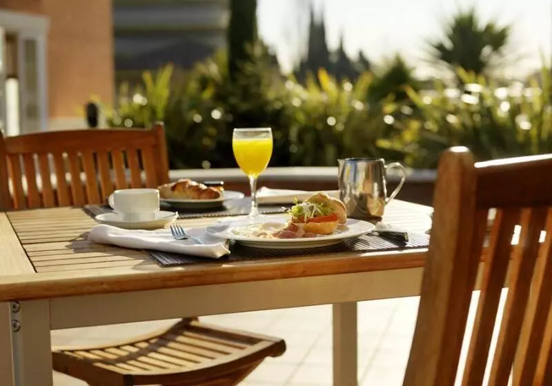 ホテル Exe Zarzuela Park