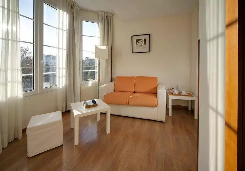 ホテル Exe Zarzuela Park