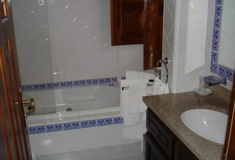 هتل Falcao De Mendonca