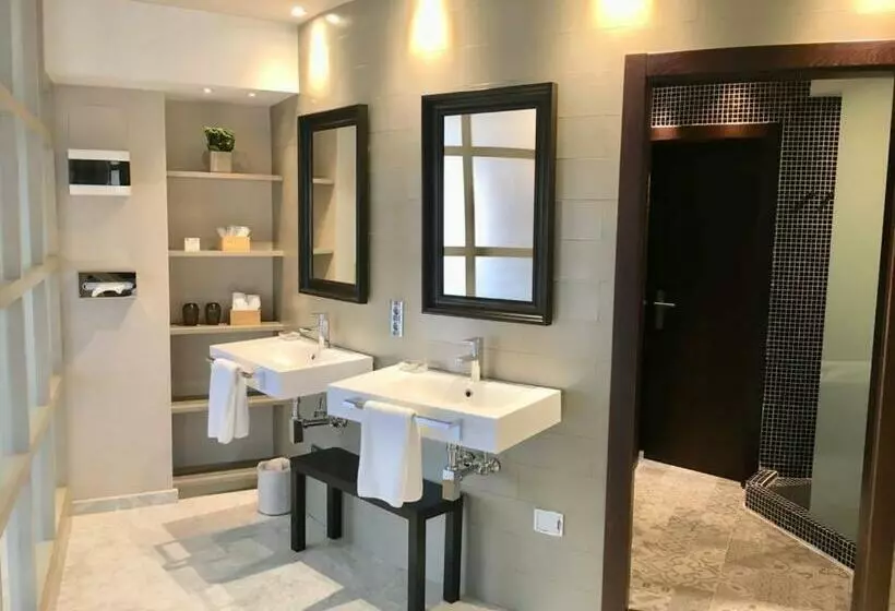 هتل Nature Oviedo