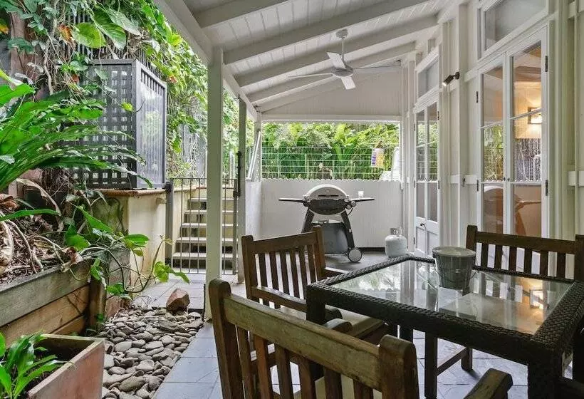 هتل Port Douglas Cottage & Lodge