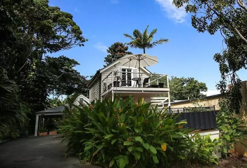 هتل Port Douglas Cottage & Lodge