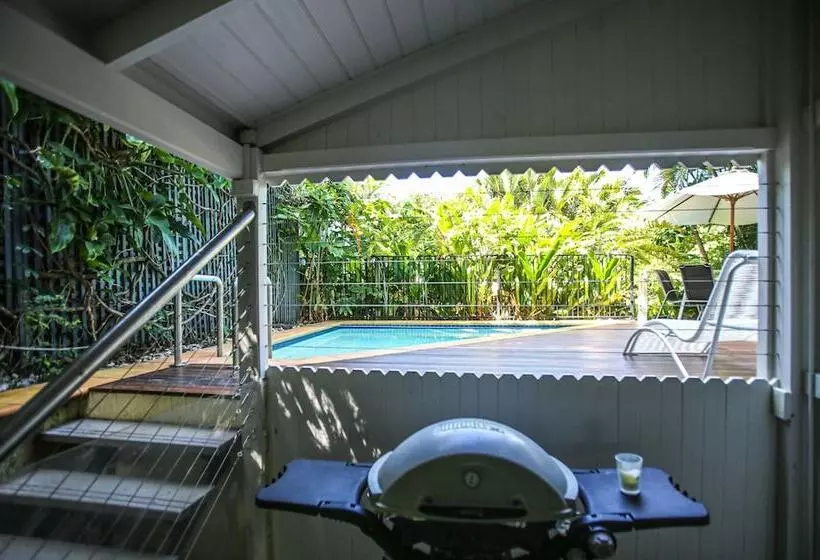 هتل Port Douglas Cottage & Lodge