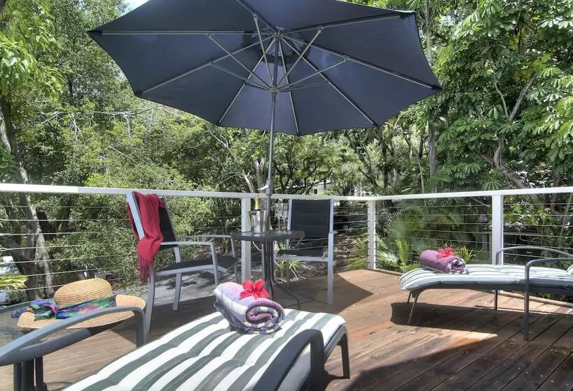 هتل Port Douglas Cottage & Lodge