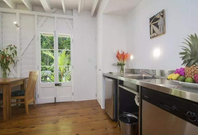 هتل Port Douglas Cottage & Lodge