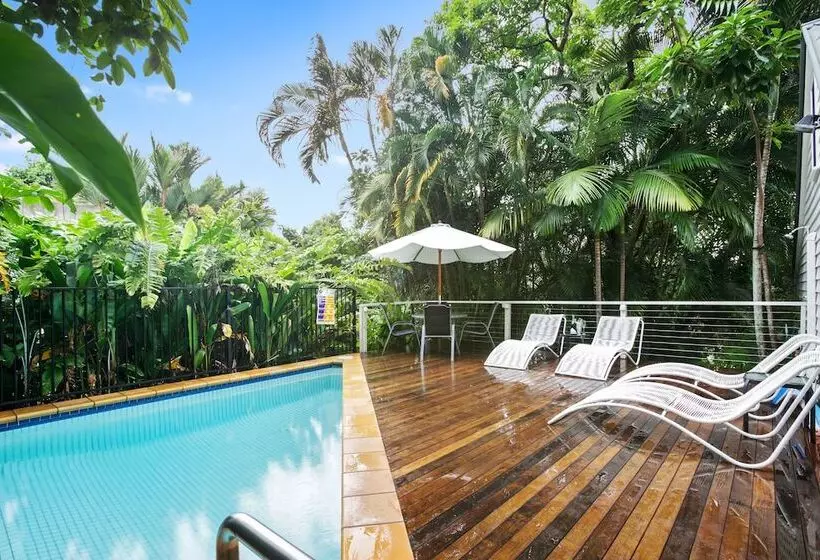 هتل Port Douglas Cottage & Lodge