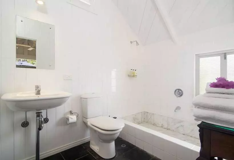 هتل Port Douglas Cottage & Lodge