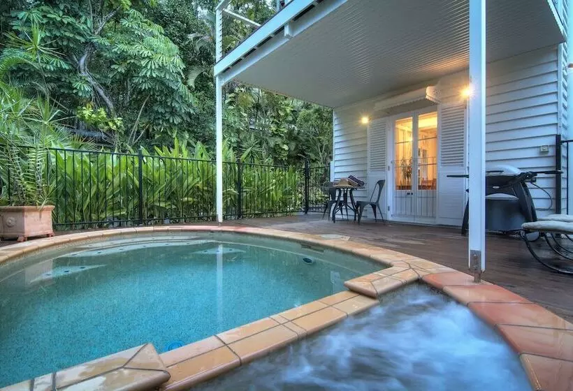 هتل Port Douglas Cottage & Lodge