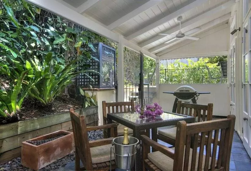 هتل Port Douglas Cottage & Lodge