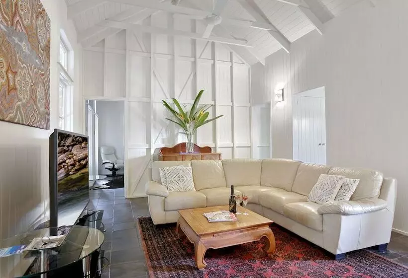 هتل Port Douglas Cottage & Lodge