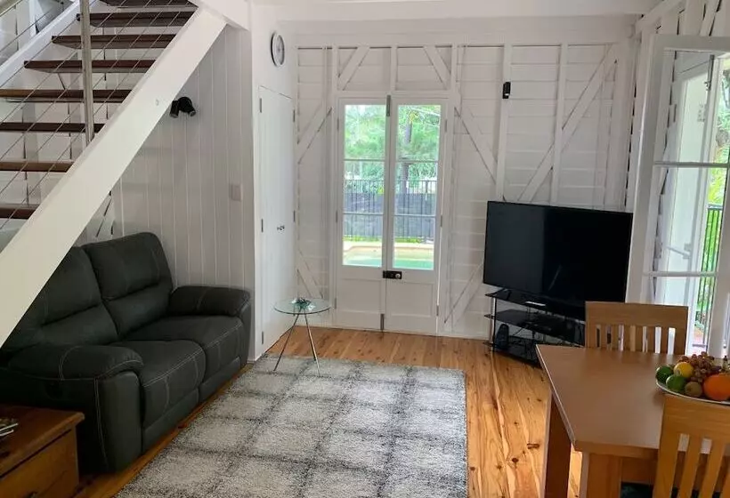 هتل Port Douglas Cottage & Lodge