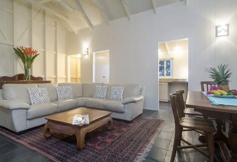 هتل Port Douglas Cottage & Lodge