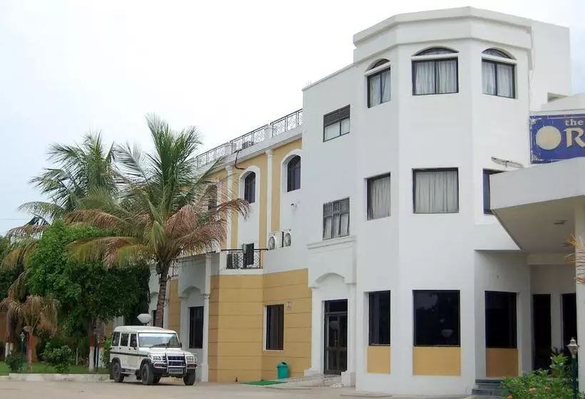 住所  The Royal Residency