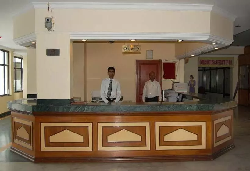 住所  The Royal Residency