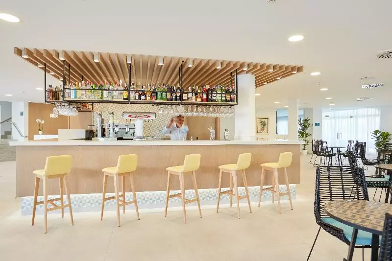 Universal Aparthotel Elisa