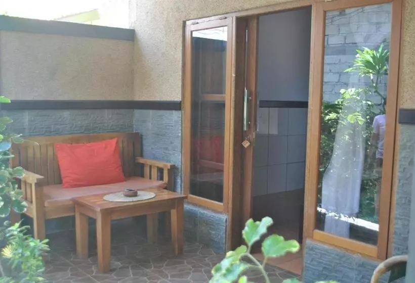 Majatalo Putu Guest House Pemuteran