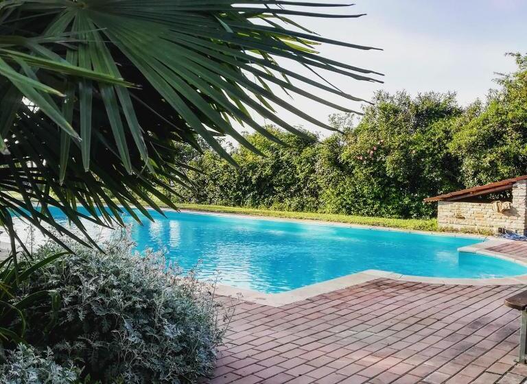 هتل Bordeghina B&b In Farmhouse