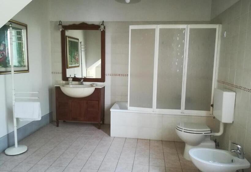 هتل Bordeghina B&b In Farmhouse