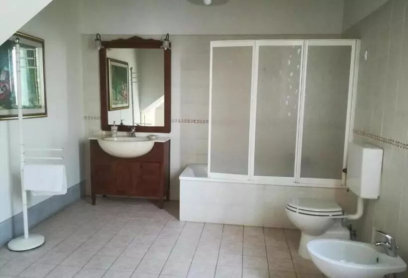 هتل Bordeghina B&b In Farmhouse