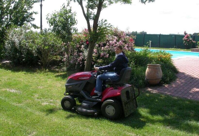 هتل Bordeghina B&b In Farmhouse