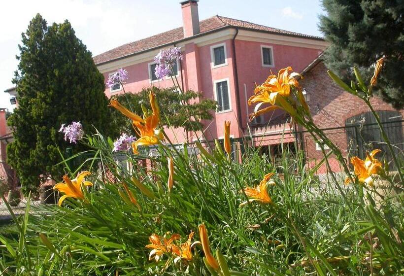 هتل Bordeghina B&b In Farmhouse