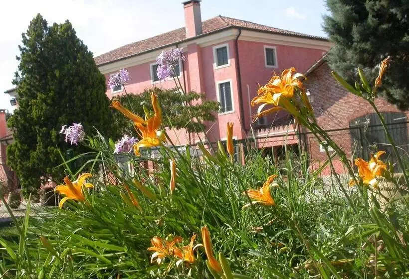 هتل Bordeghina B&b In Farmhouse