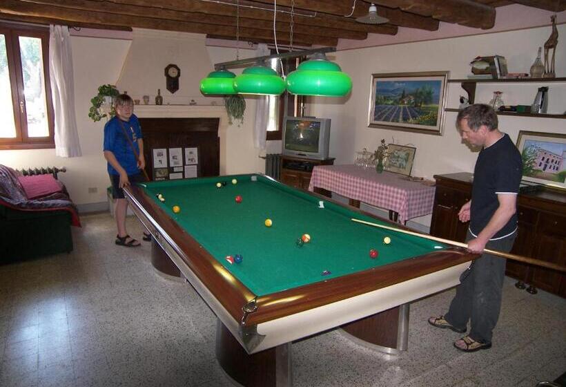 هتل Bordeghina B&b In Farmhouse