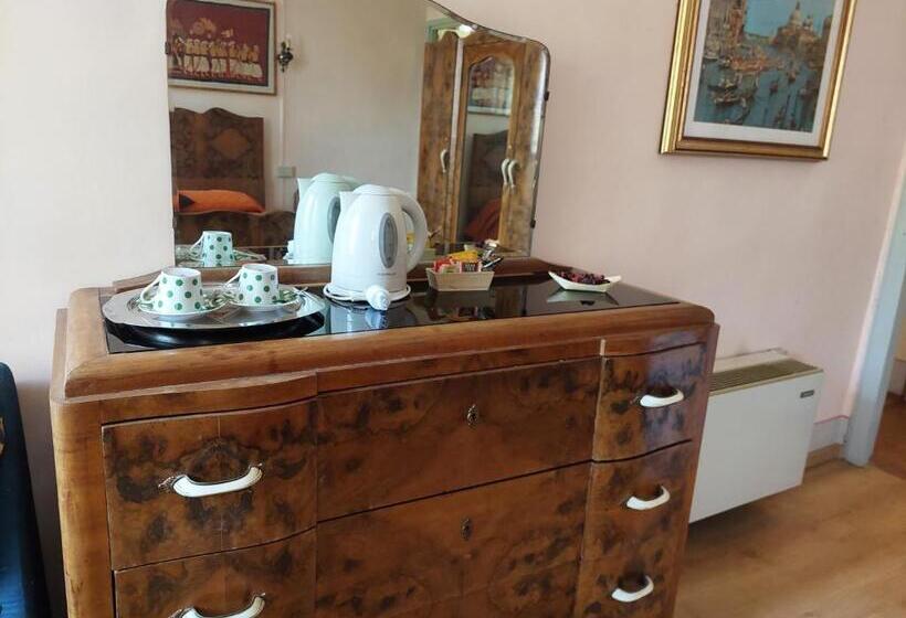 هتل Bordeghina B&b In Farmhouse