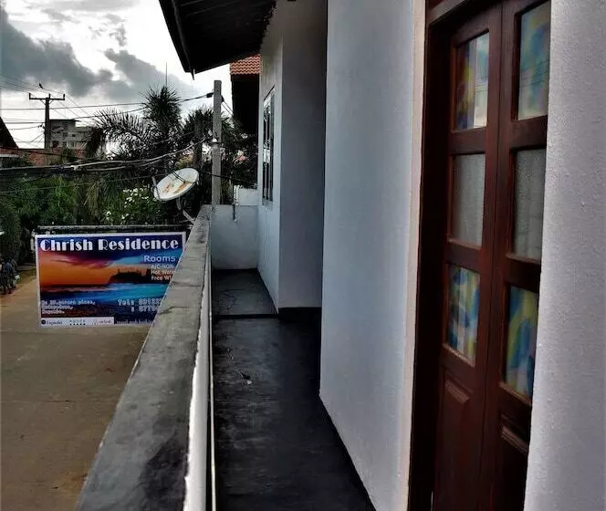 ホテル Chrish Residence