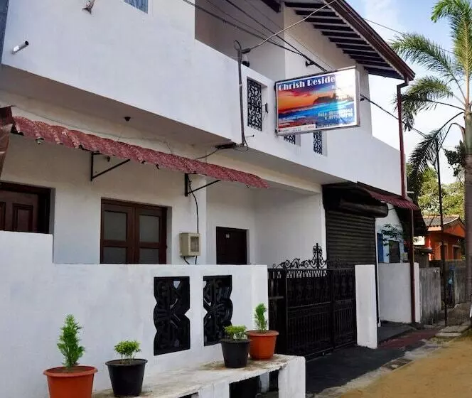 ホテル Chrish Residence