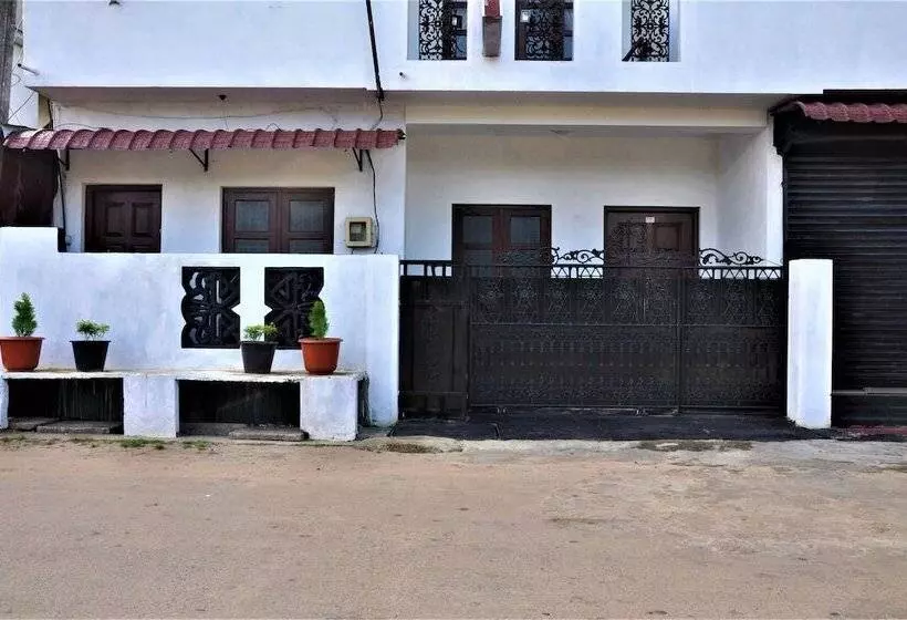 ホテル Chrish Residence