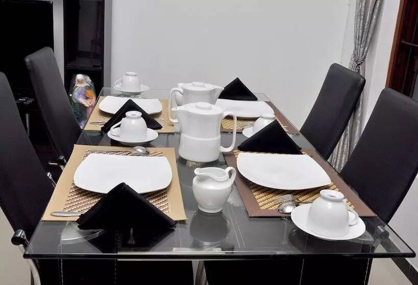 ホテル Chrish Residence