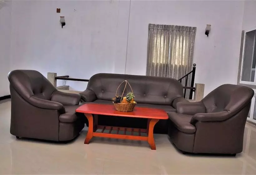 ホテル Chrish Residence