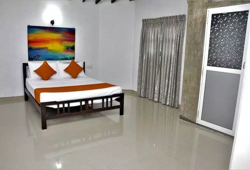 ホテル Chrish Residence