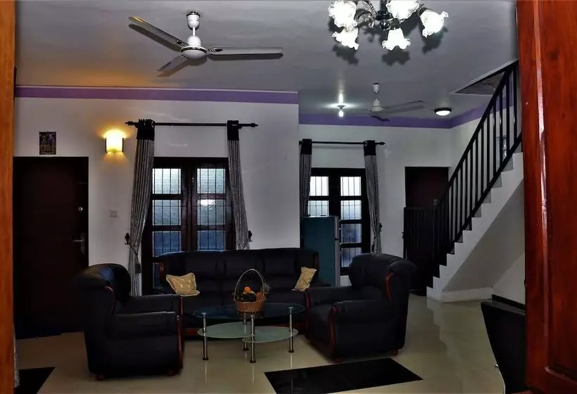 ホテル Chrish Residence