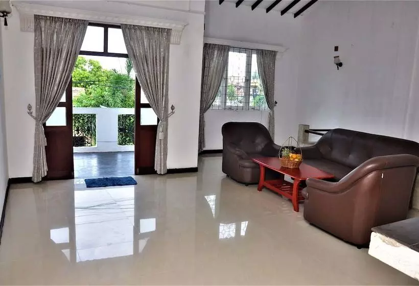 ホテル Chrish Residence