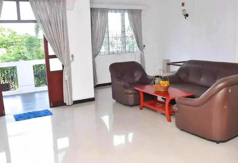 ホテル Chrish Residence