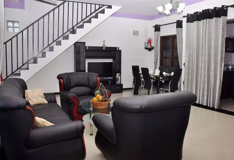 ホテル Chrish Residence