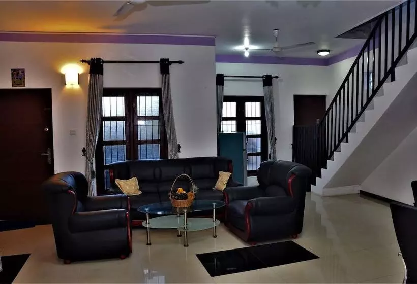 ホテル Chrish Residence