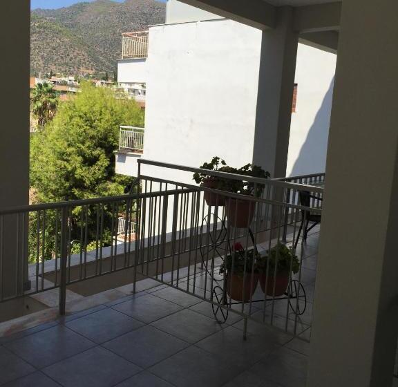 בית מלון כפרי Methanion