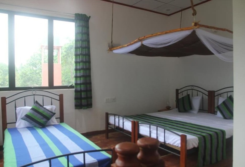 فندق Red Elephant Safari Cottage