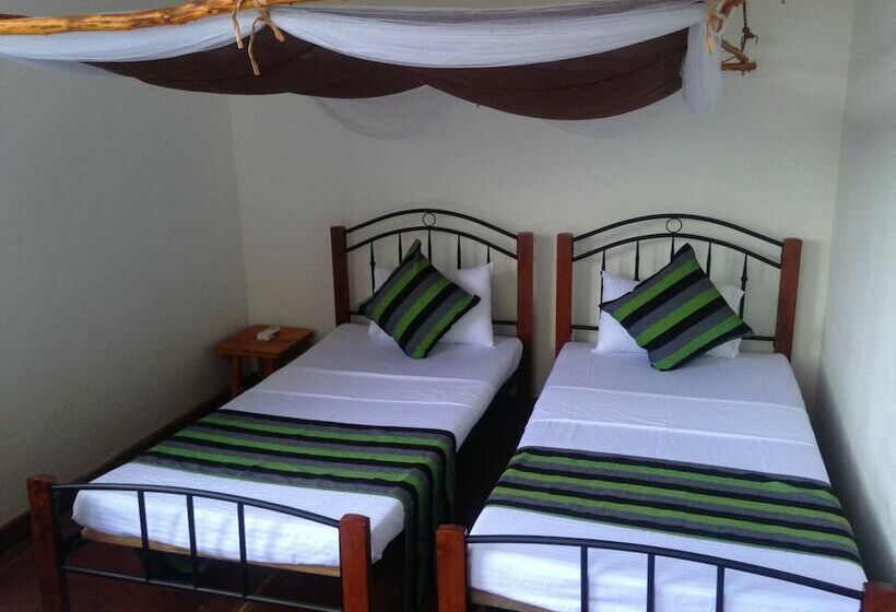 فندق Red Elephant Safari Cottage