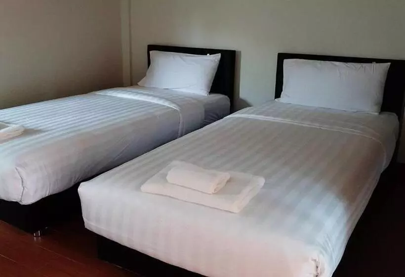 Phenwaree Amphawa Resort