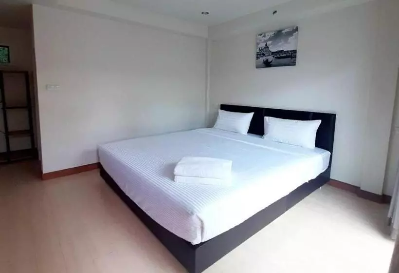 Phenwaree Amphawa Resort